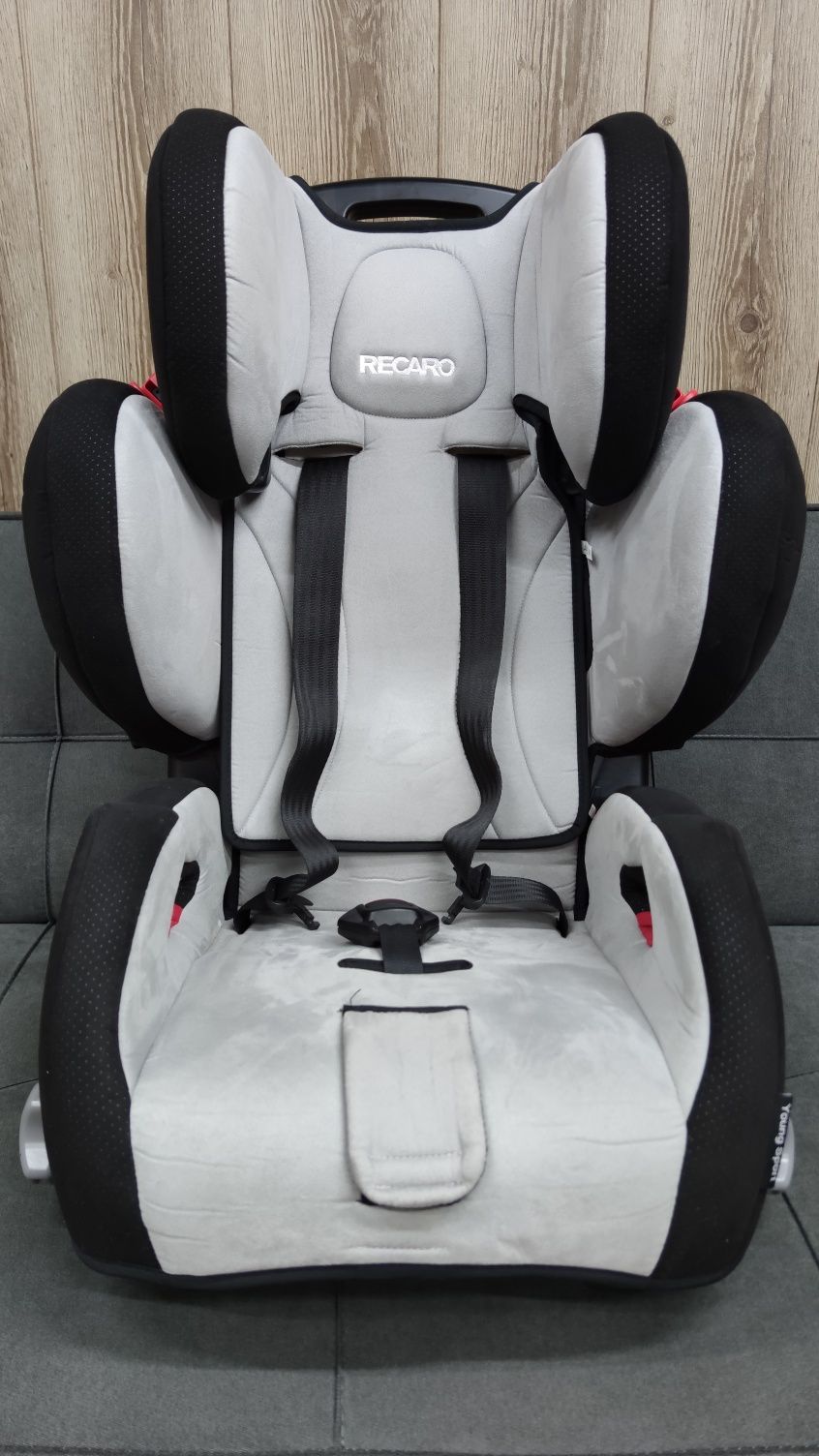 Автокрісло RECARO Young Sport HERO