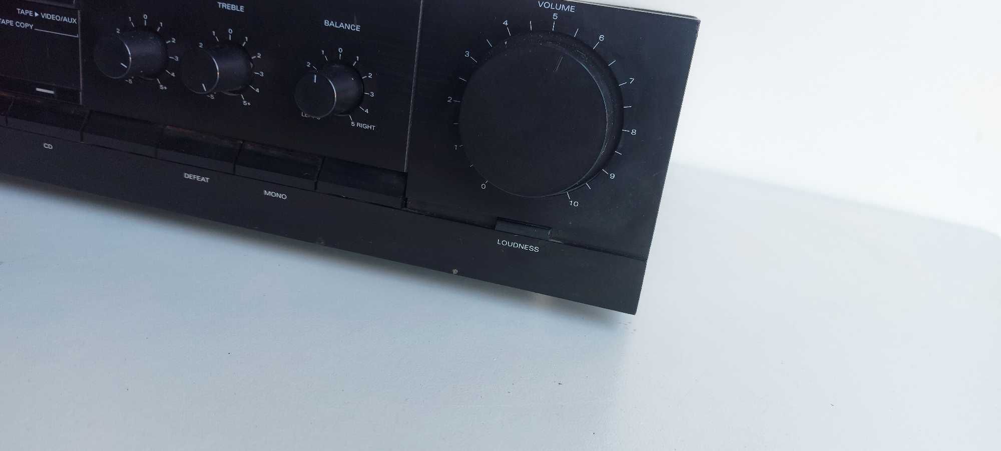 grundig v8100 wzmacniacz stereo