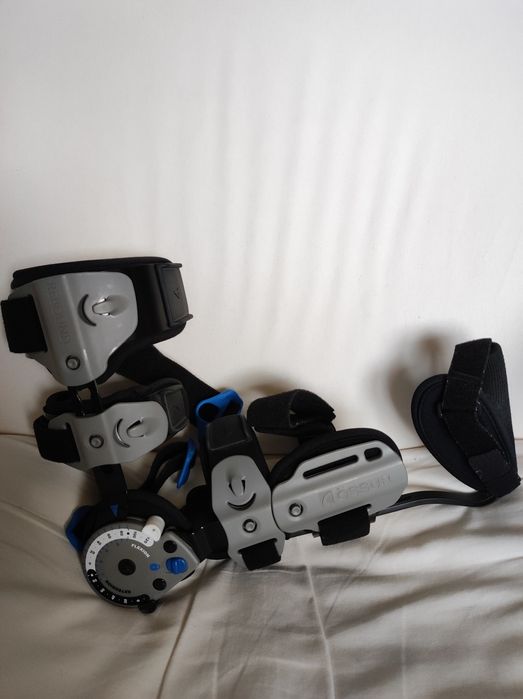 Orteza stawu łokciowego z ujęciem ręki PRAWEJ