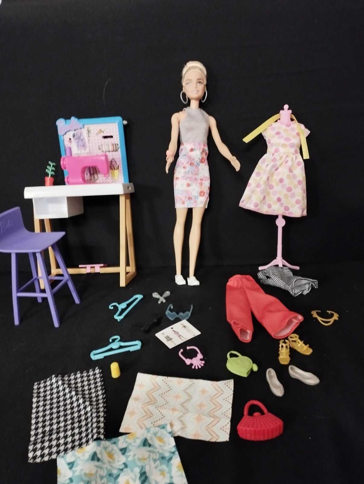 Zestaw lalka Barbie projektantką mody i studia