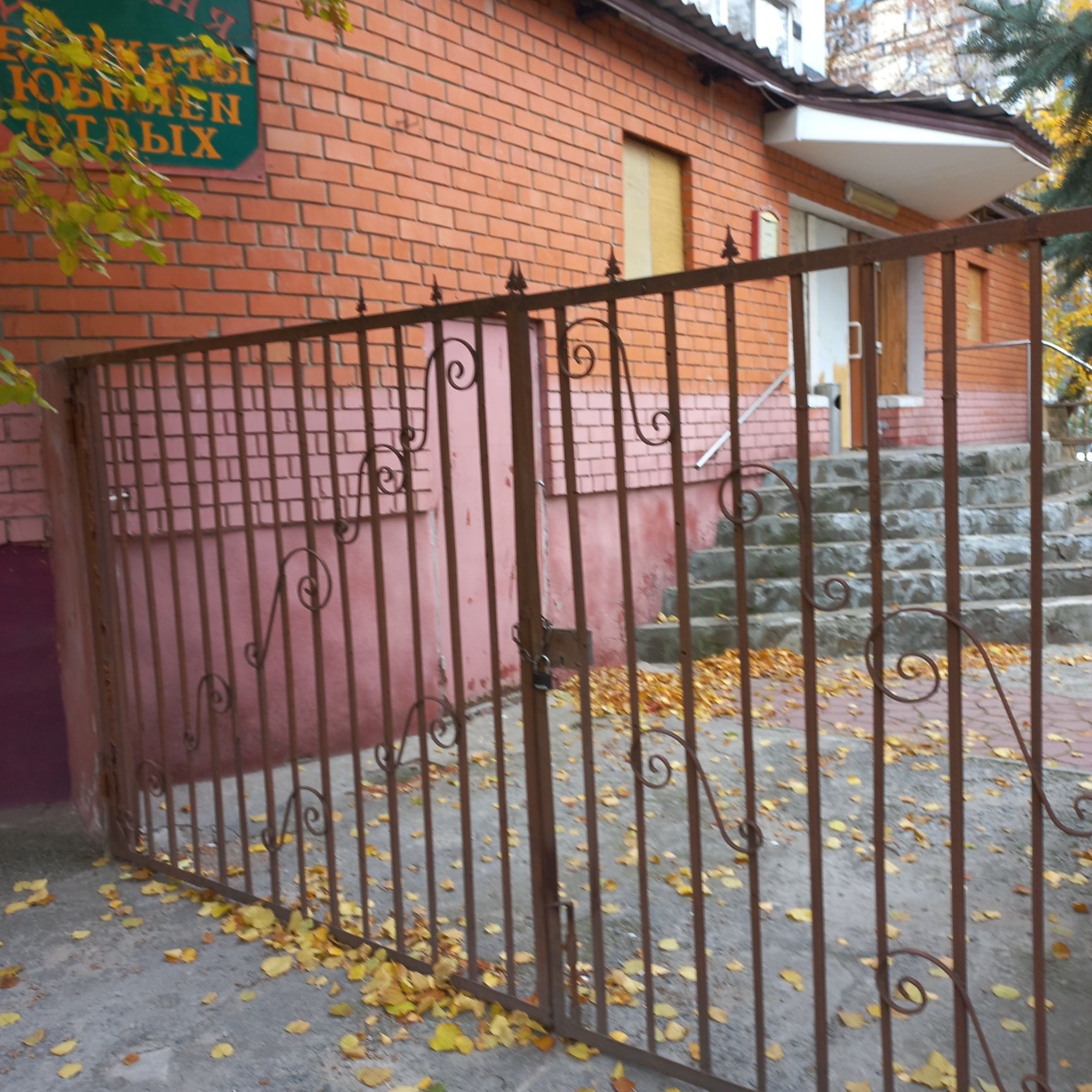 Продам помещение под коммерцию ж/м Тополь-2