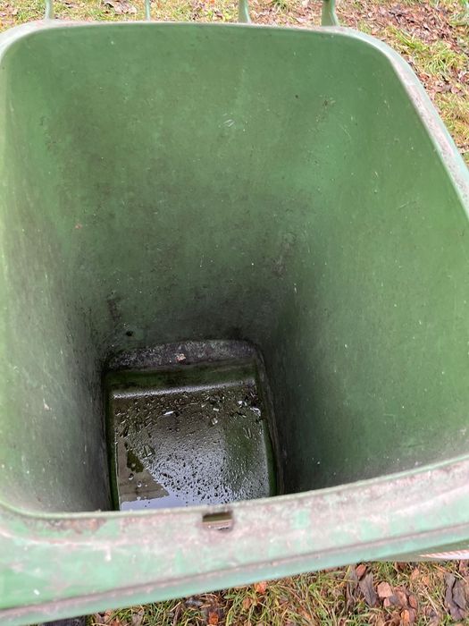 Używane pojemniki na śmieci 240l