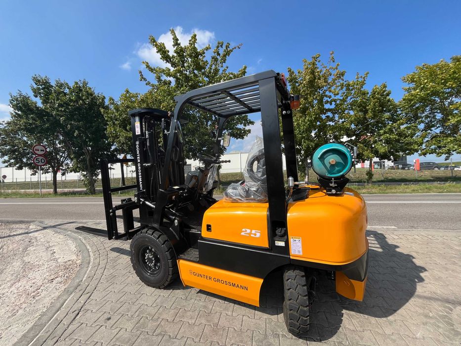 Nowy wózek widłowy 2,5T duplex Gunter Grossmann. Silnik Kubota. LPG