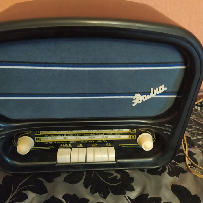 Радиоприёмник Волна в отличном состоянии