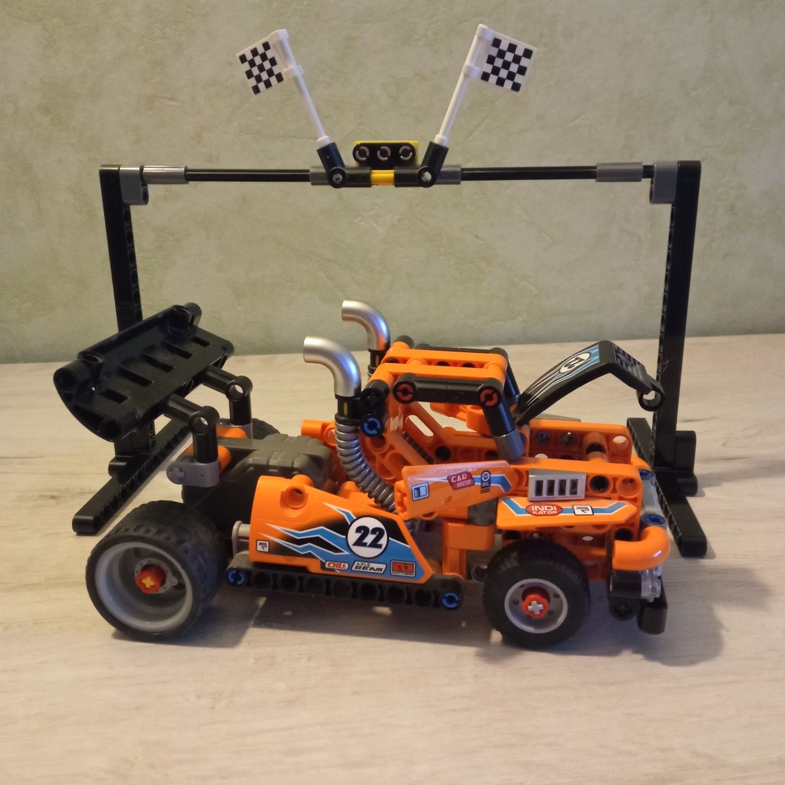 Zestaw LEGO technic ciężarówka wyścigowa