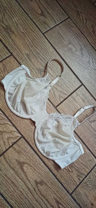 Kremowy biustonosz Marks & Spencer r. 90 D