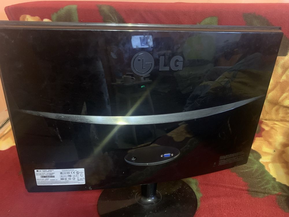МОНИТОР LG Flatron E2340, требует обслуживания. Диагональ 23".