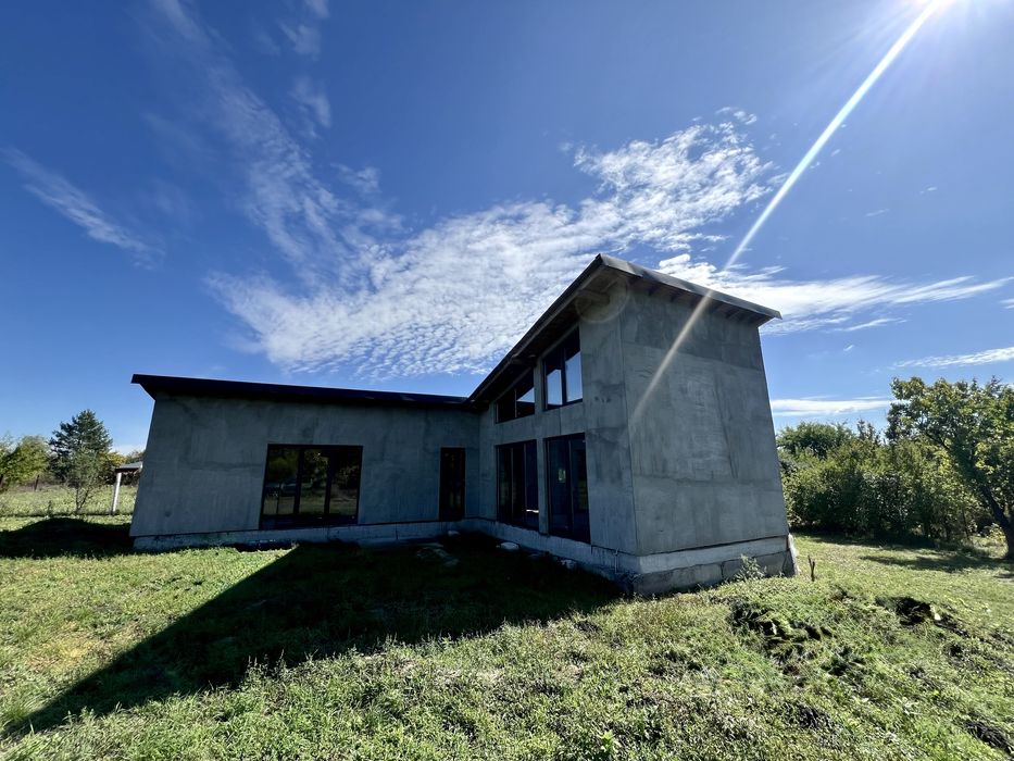 Елітна дача біля річки та лісу з новим будинком «Фотон»