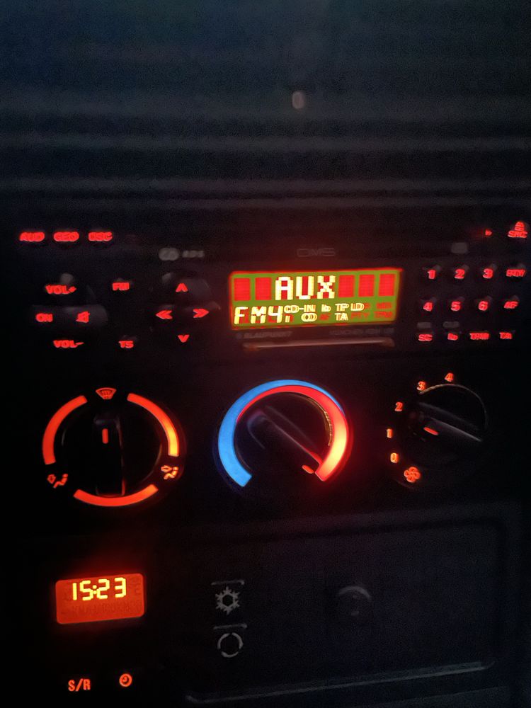Radio Blaupunkt com CD e Bluetooth