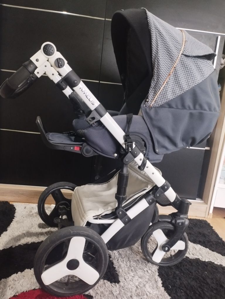 Wózek dziecięcy AMELIS HUGO 2w1. 
Jest on w do