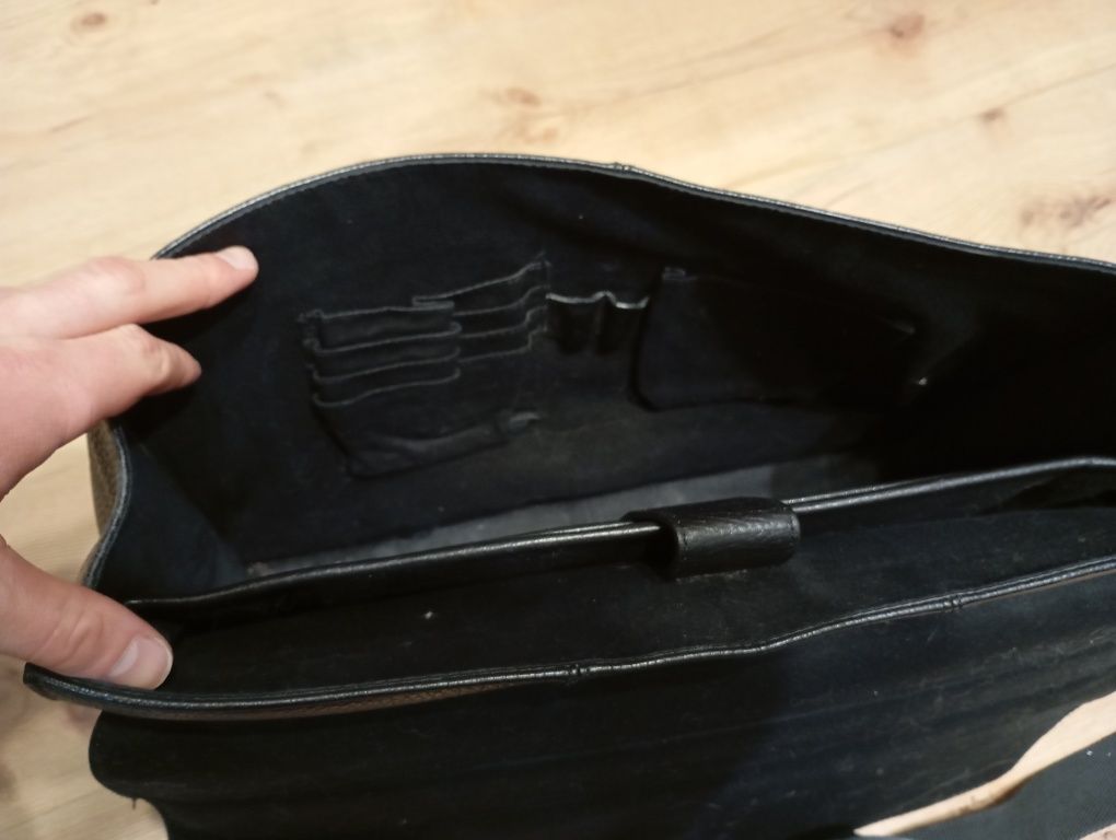 Torba czarna skórzana na laptopa