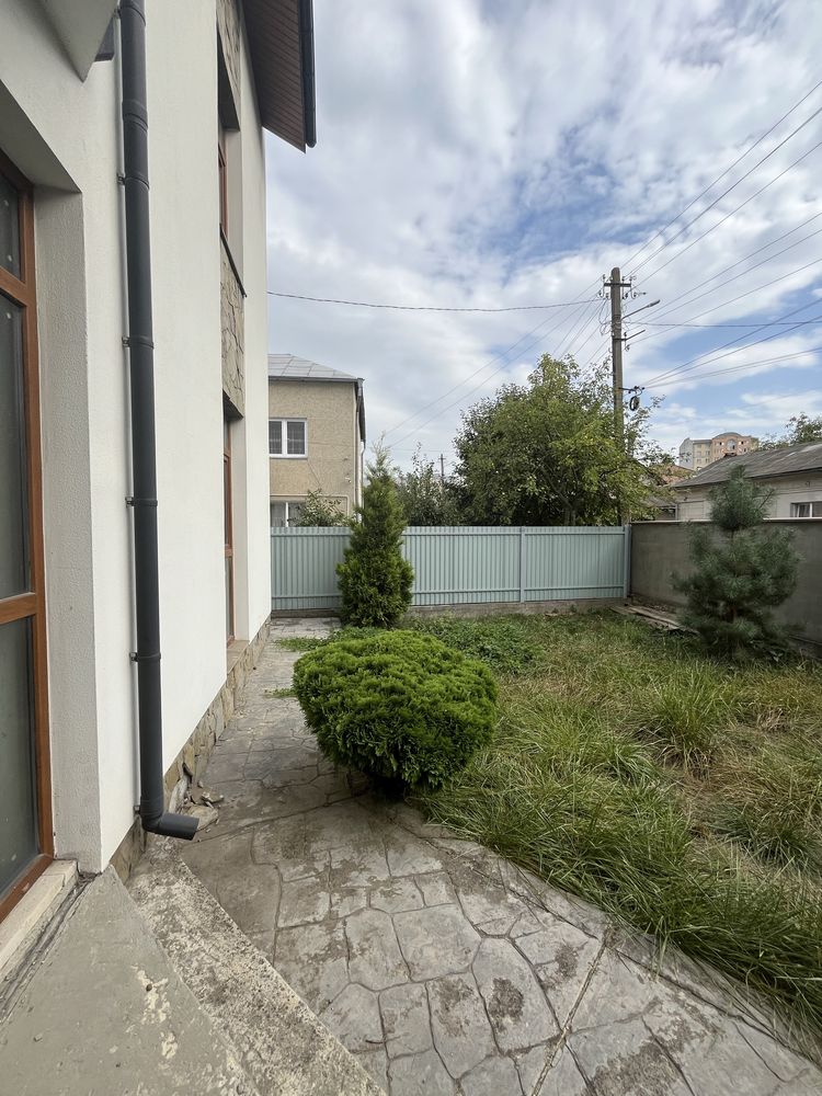 Продається дуплекс пл. 274 в центральні частині Івано-Франківська