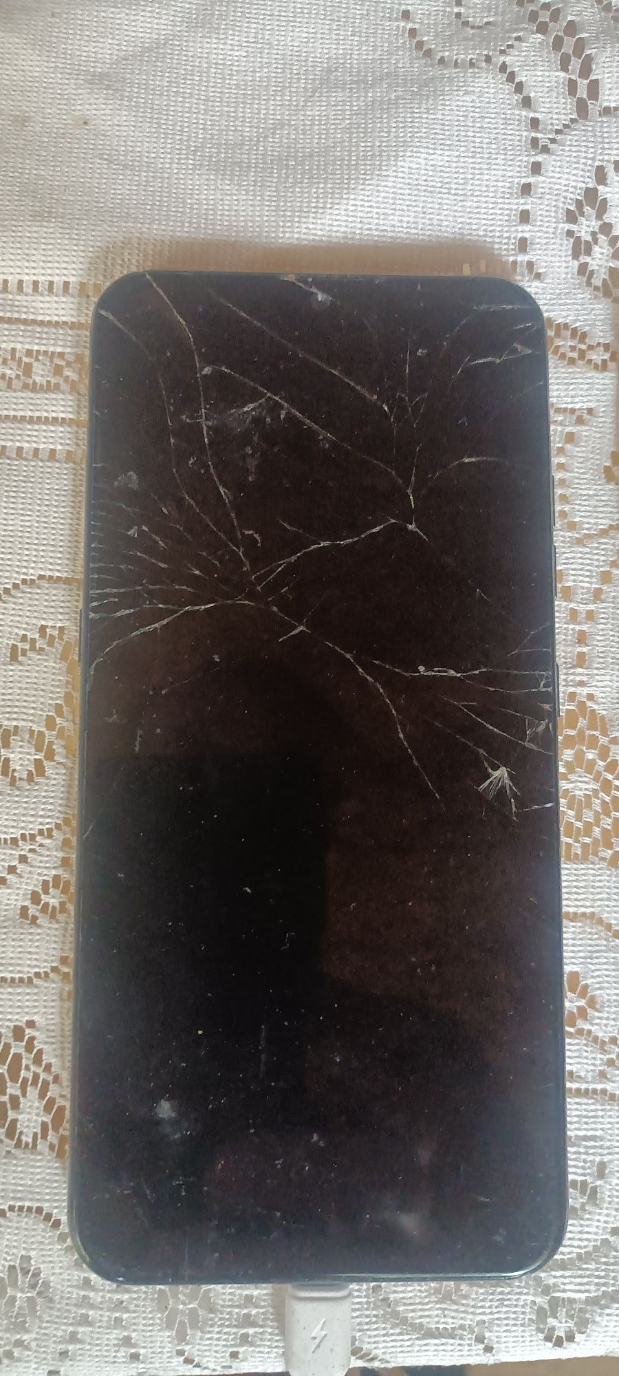 Telefony komórkowe uszkodzone