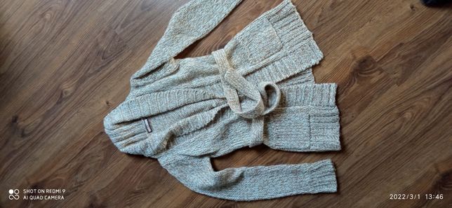 Sweter/kardigan dla dziewczynki w rozmiarze 9-10