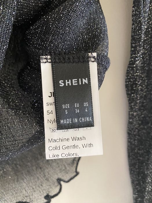 Top preto com brilho Shein