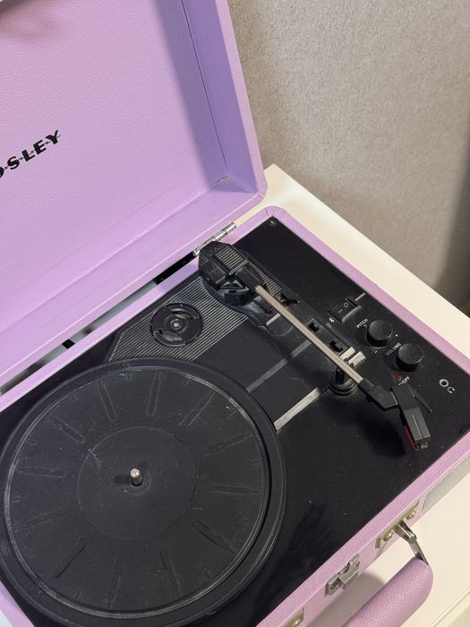 Вініловий програвач Crosley (потрібен ремонт)