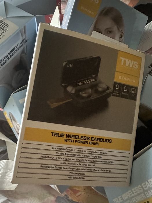 Навушники нові без провідні гуртом