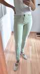 Noisy May Jasnozielone pastelowe spodnie jeansy skinny