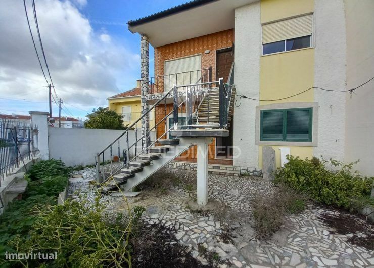 Moradia T3 com Lareira e logradouro