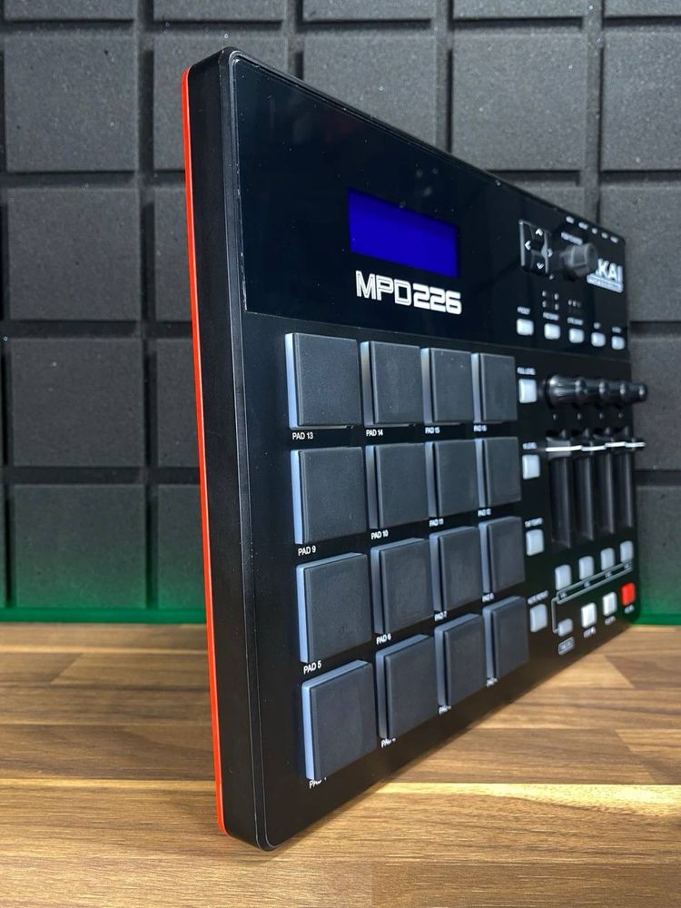 Akai MPD226 Контролер