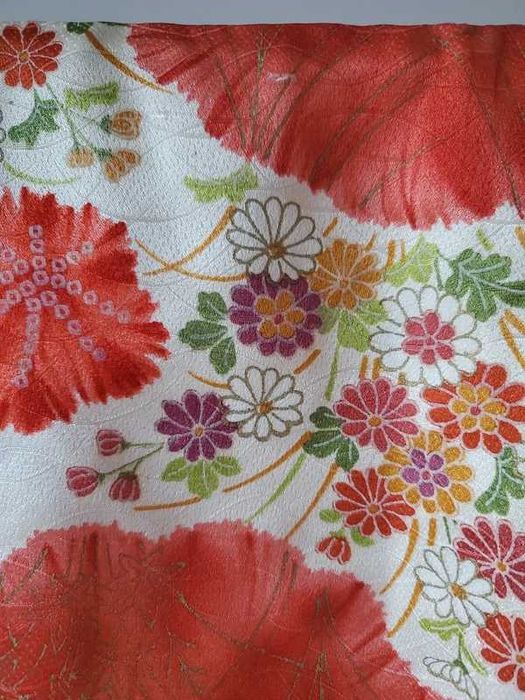 Czerwone kimono komon japońskie jedwabne kwiaty momiji awase