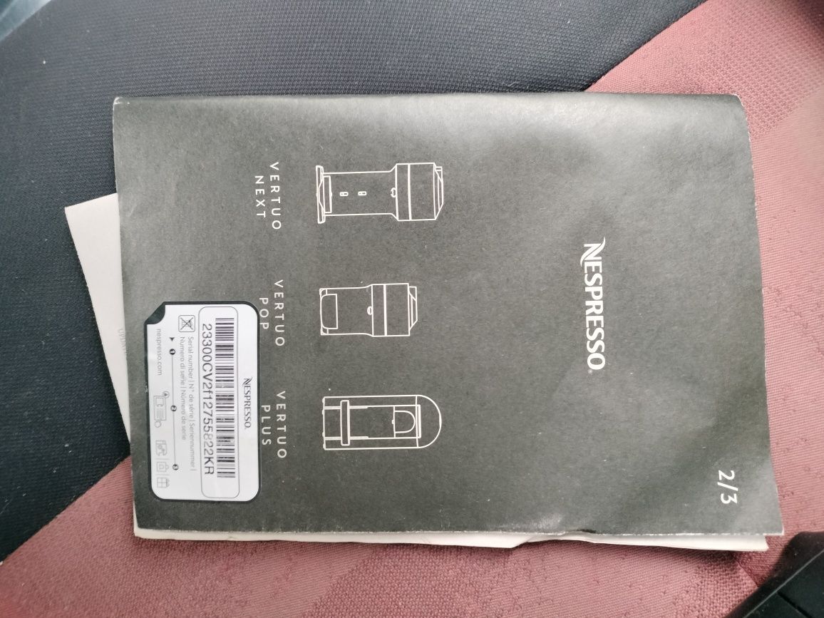 Máquina de café Nespresso Vertu pouco usada.