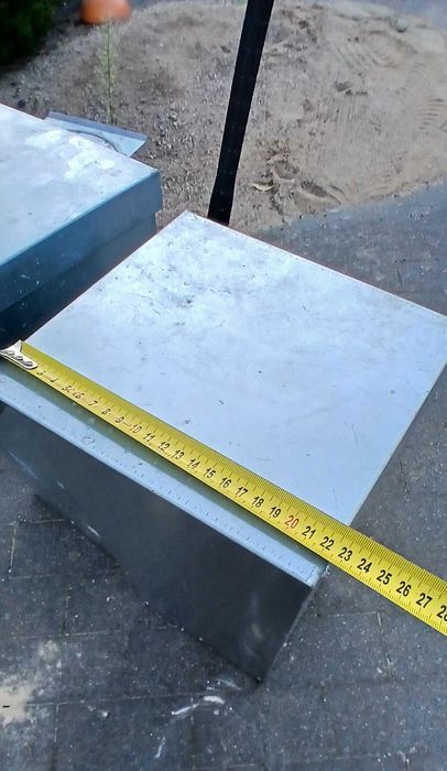 duży nierdzewny "karmnik" dla kur lub psa