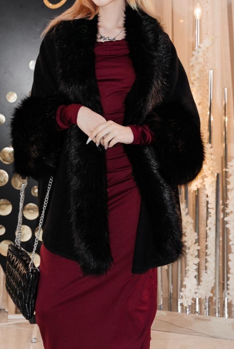 Розкішне манто пончо з хутром