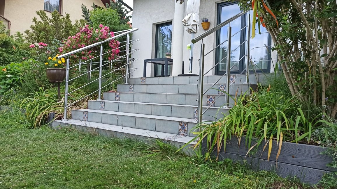 Balustrady nierdzewne.
