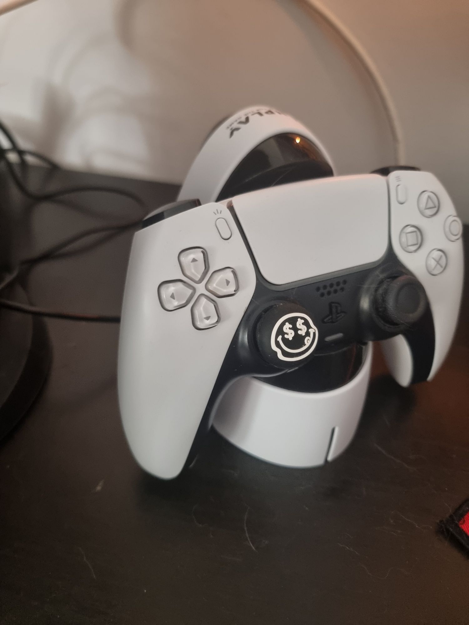 Ps5 1tb com 2 comandos e fones