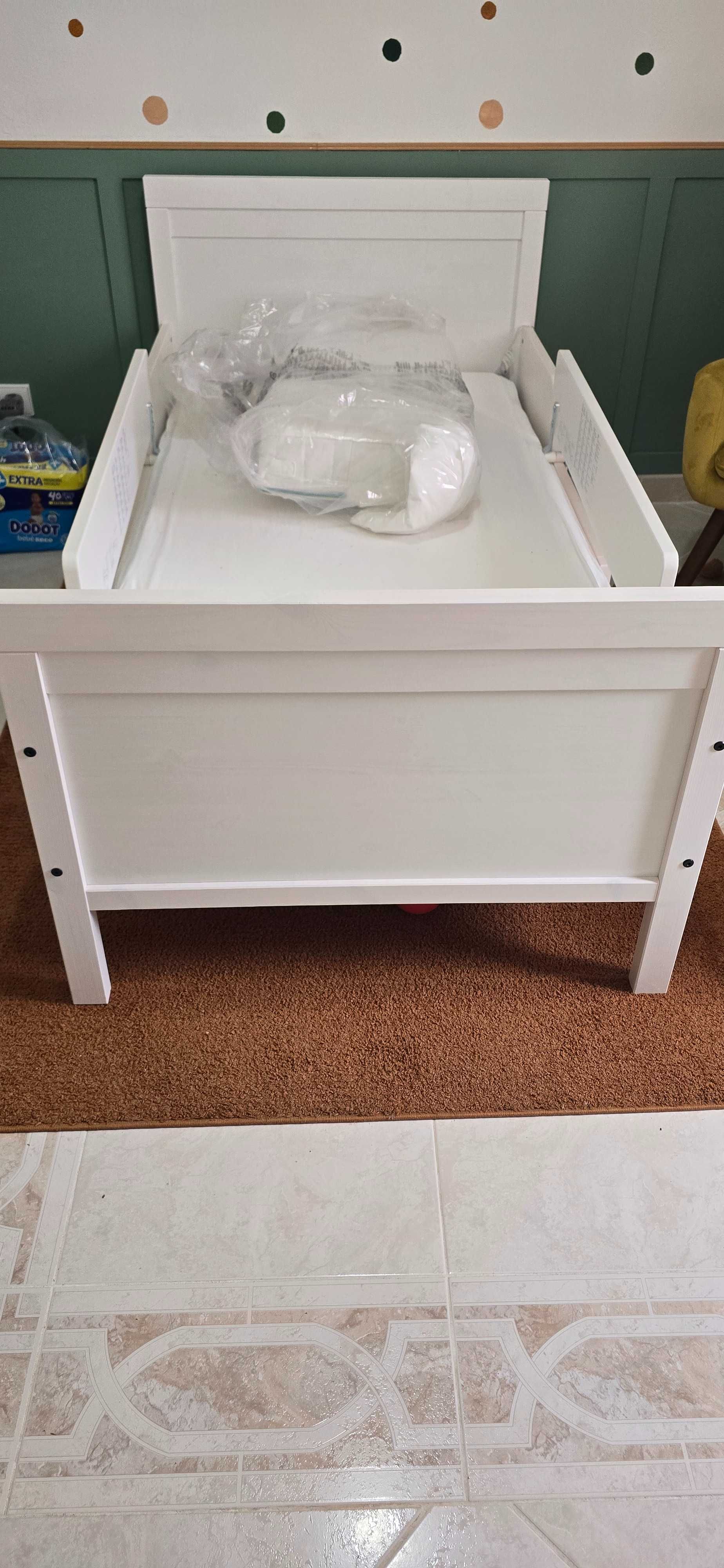 Vendo Cama de criança  com colchão e suportes laterais