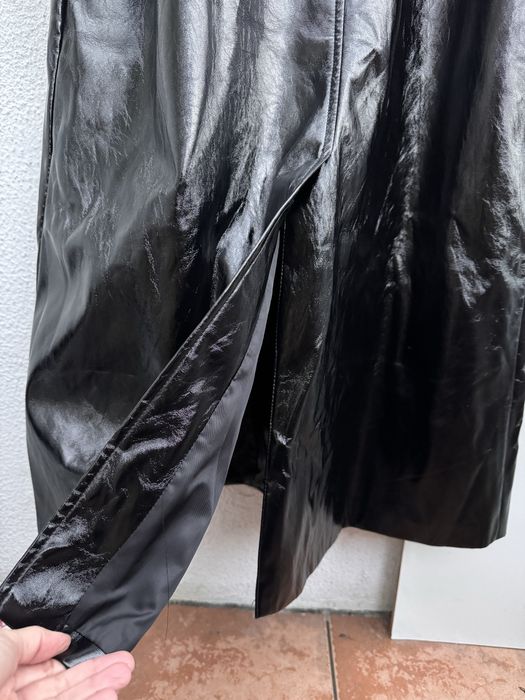 Casaco comprido / gabardine vinil preto