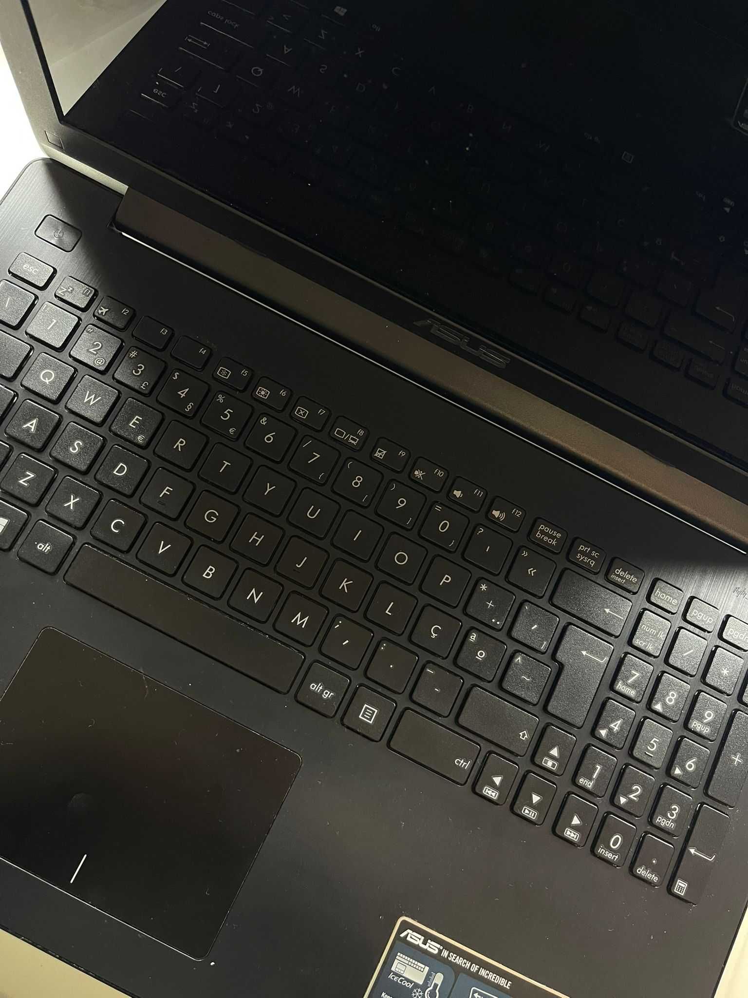 ASUS Laptop / Portátil com 4GB RAM e 500GB HDD (Com Marcas de Uso)