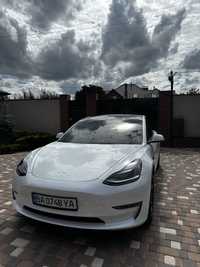 Tesla Model 3 (22 року)