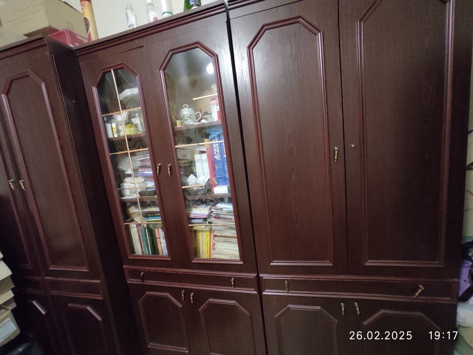 Продам 3 секції від польської стінки "Вікторія".
Продам 3 секції від п