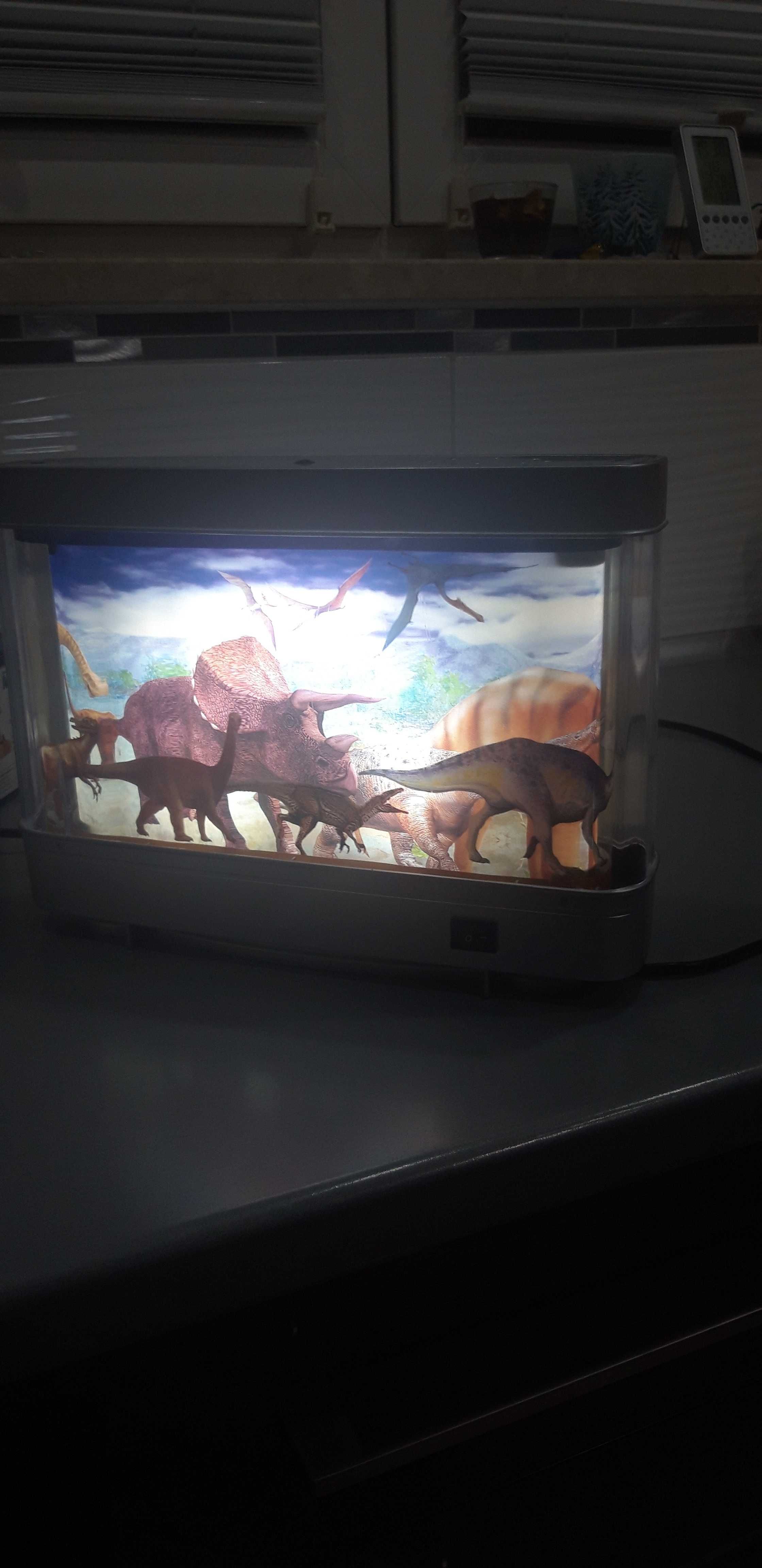 Lampka ruchoma dinozaury do pokoju dziecięcego