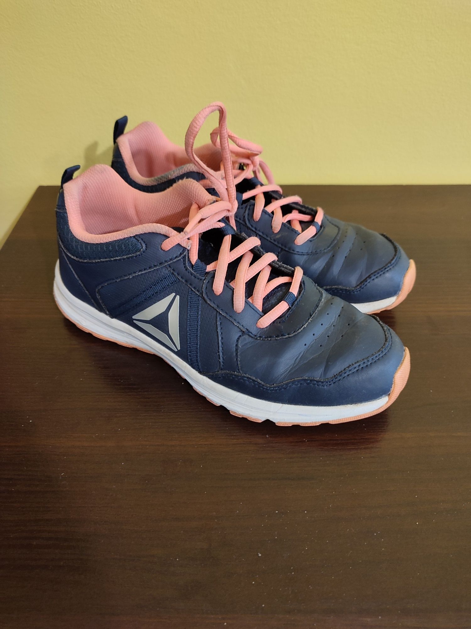 Sprzedam buty Reebok rozmiar 37