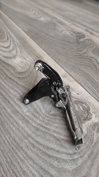 Przerzutka przednia Shimano 105