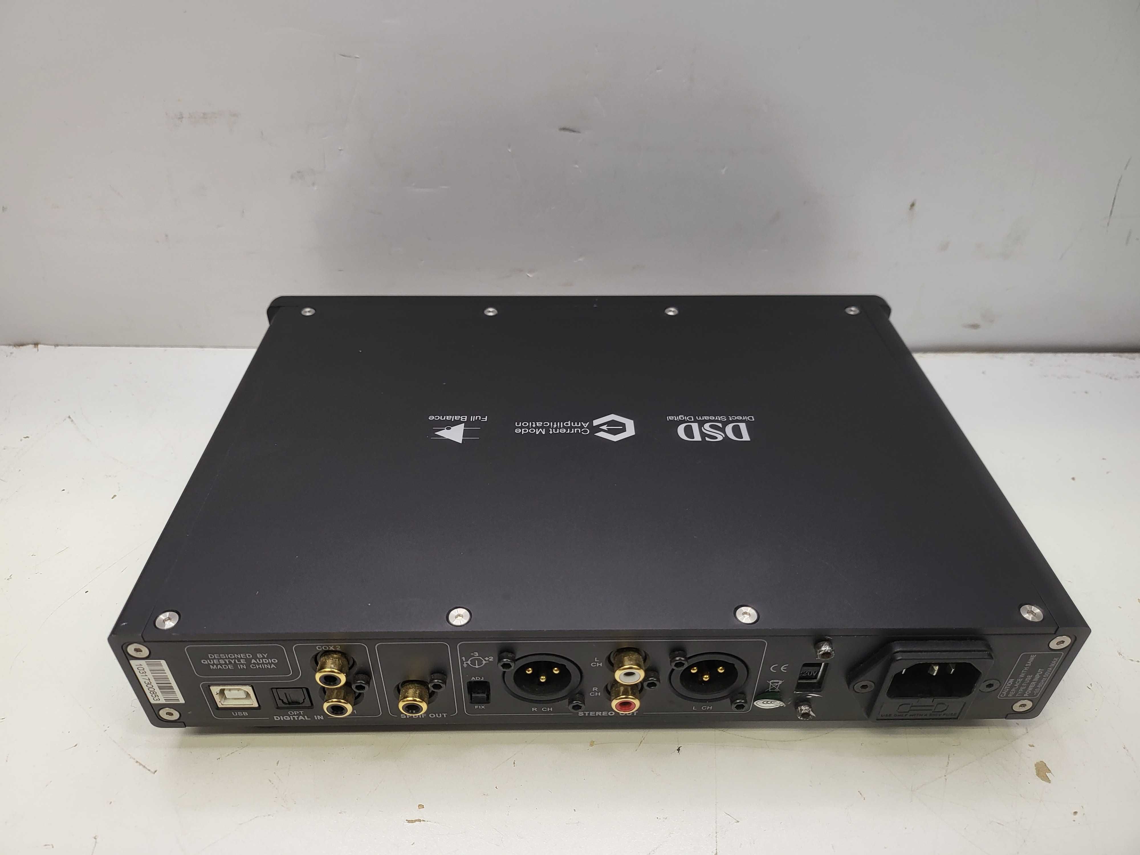 Wzmacmiacz audio Questyle CMA400i