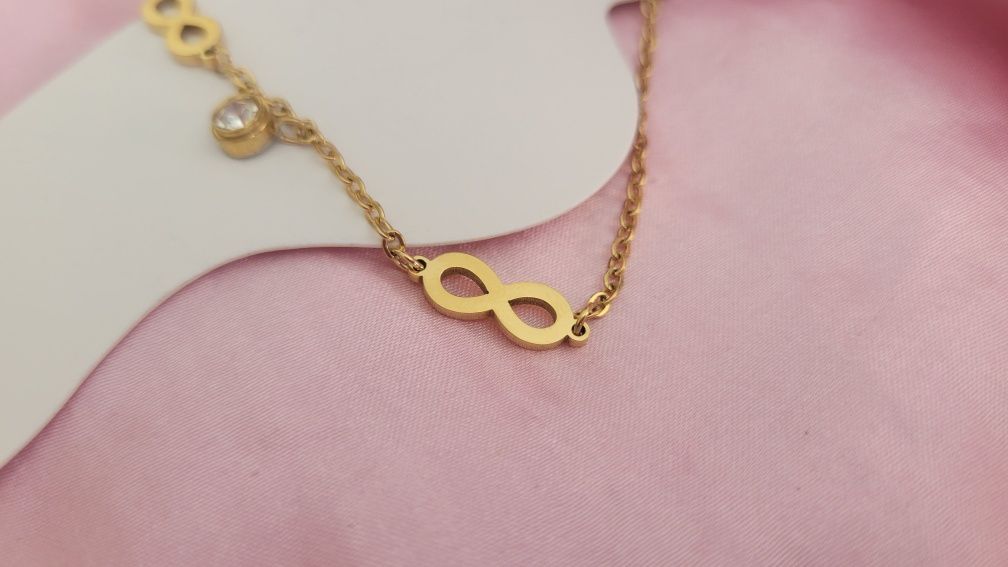 Tornozeleira Dourada em Aço Inoxidável com Pedra Brilhante "Infinity"