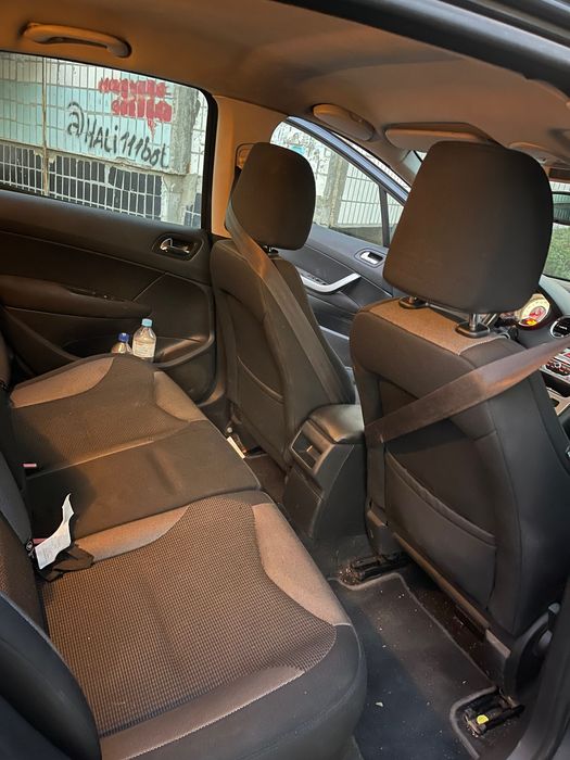 Машина пежо /308