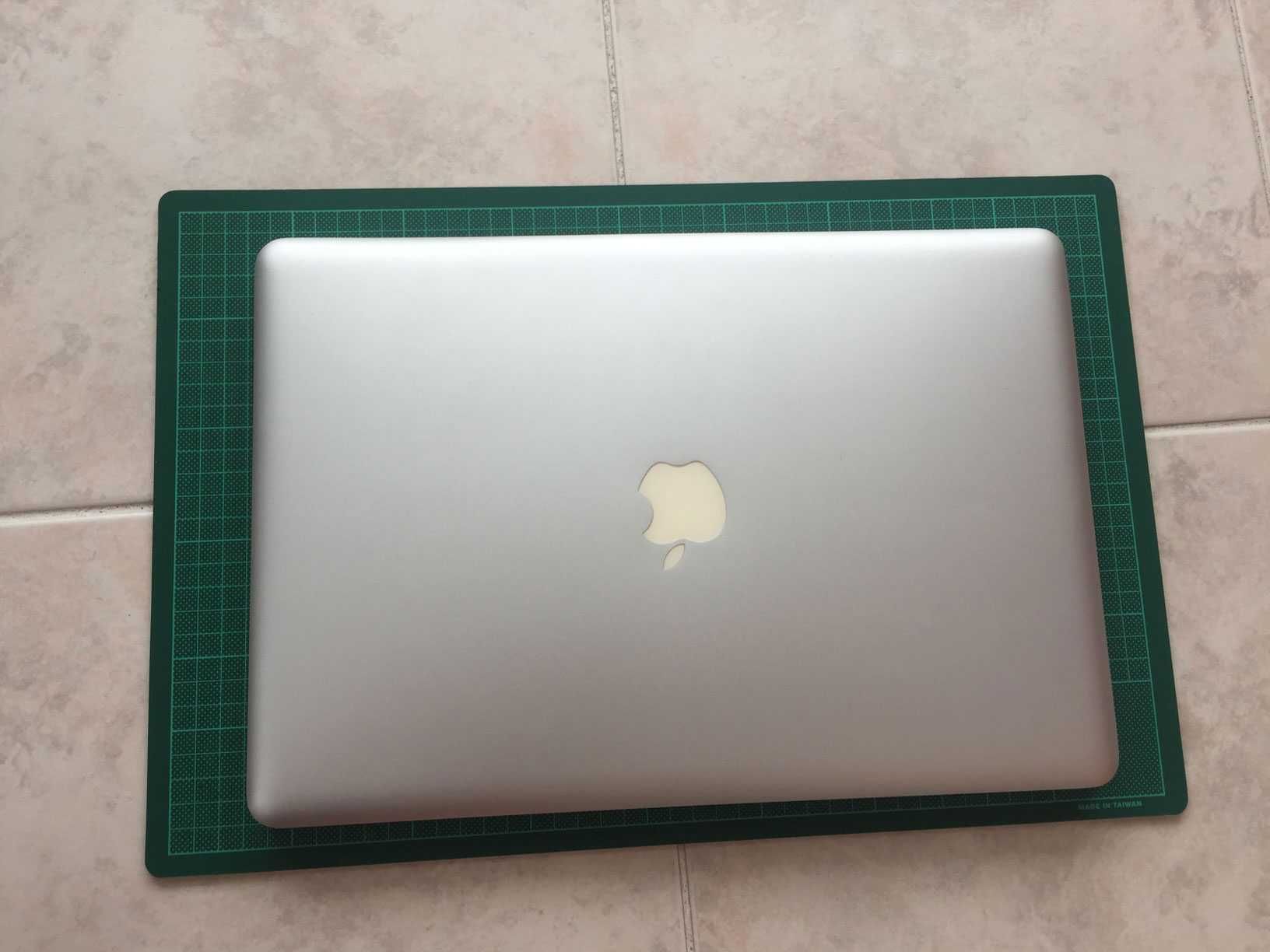 MACBOOKPRO 15" em bom estado (para peças)