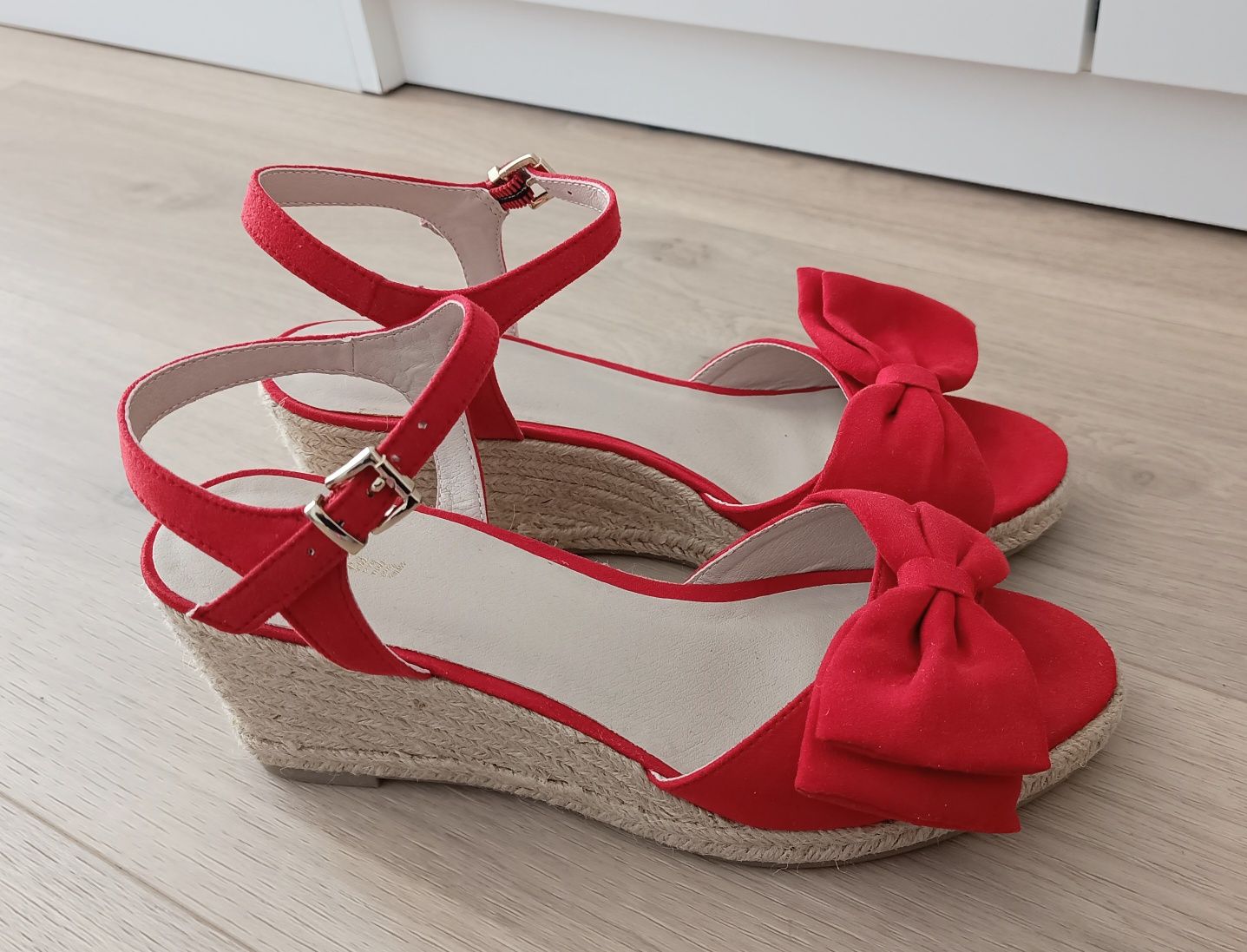 Sandały Deichmann czerwone nowe kokardka 39