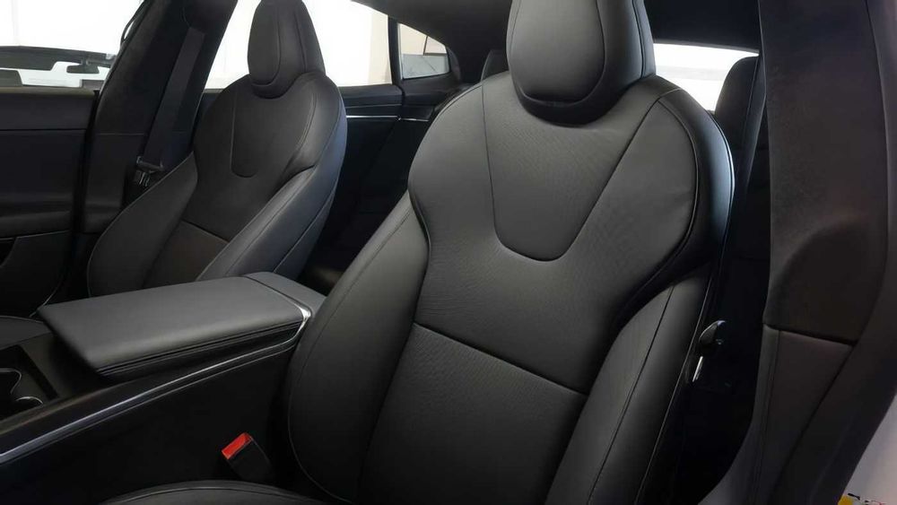 Tesla Model S Plaid      2021