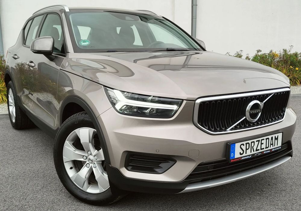Volvo XC 40 MomentumPro*D3*LED*PółSkóry*CarPlay*Kamera*PebbleGrey!*Alu18*El.Klapa
