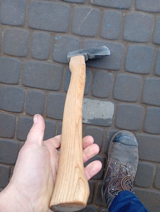 Stara kuta siekiera średnia 1,2kg / 69cm jesion