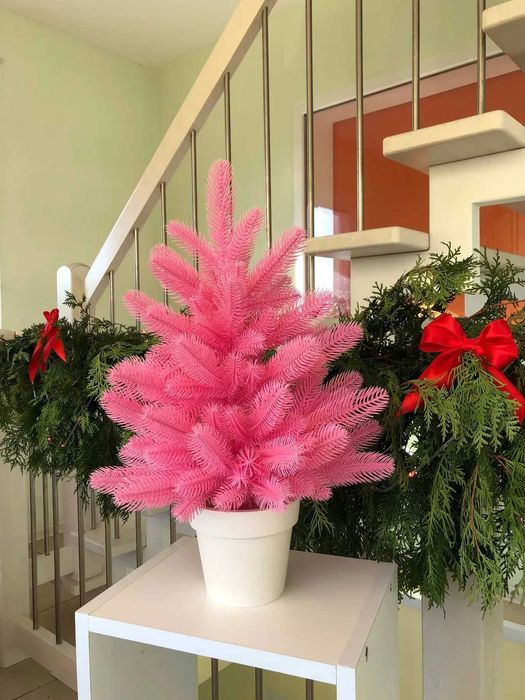 Штучна ялинка Elegant лита в білому горщику Marshmallow Pink, 92 см