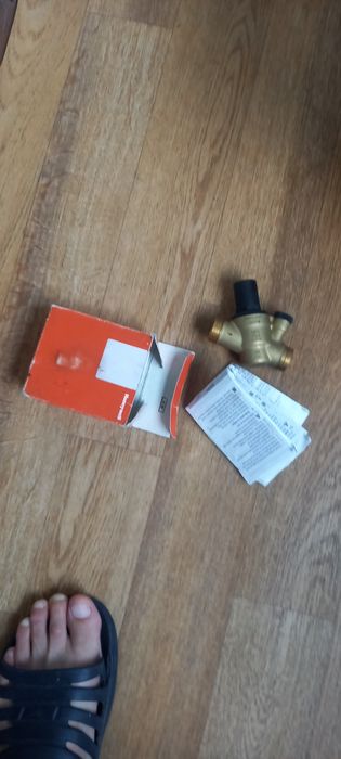 Редуктор тиску води Honeywell D04FM-1/2A