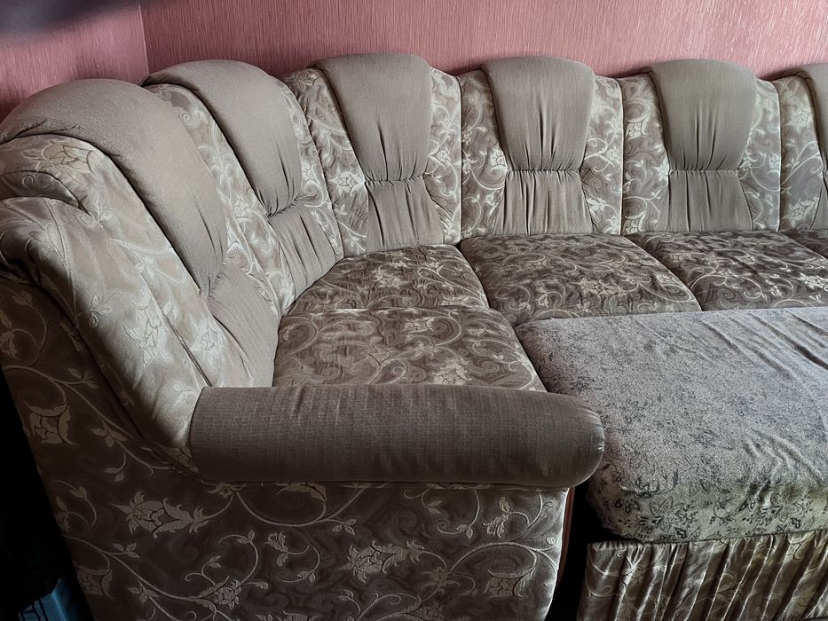Диван для вітальної кімнати
