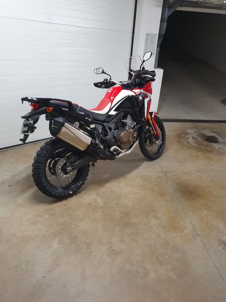Africa twin 1000 ( mota reservada )